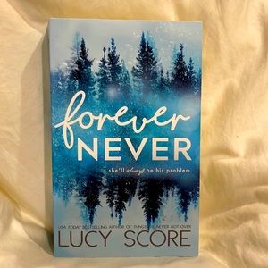 Lucy Score- forever never book